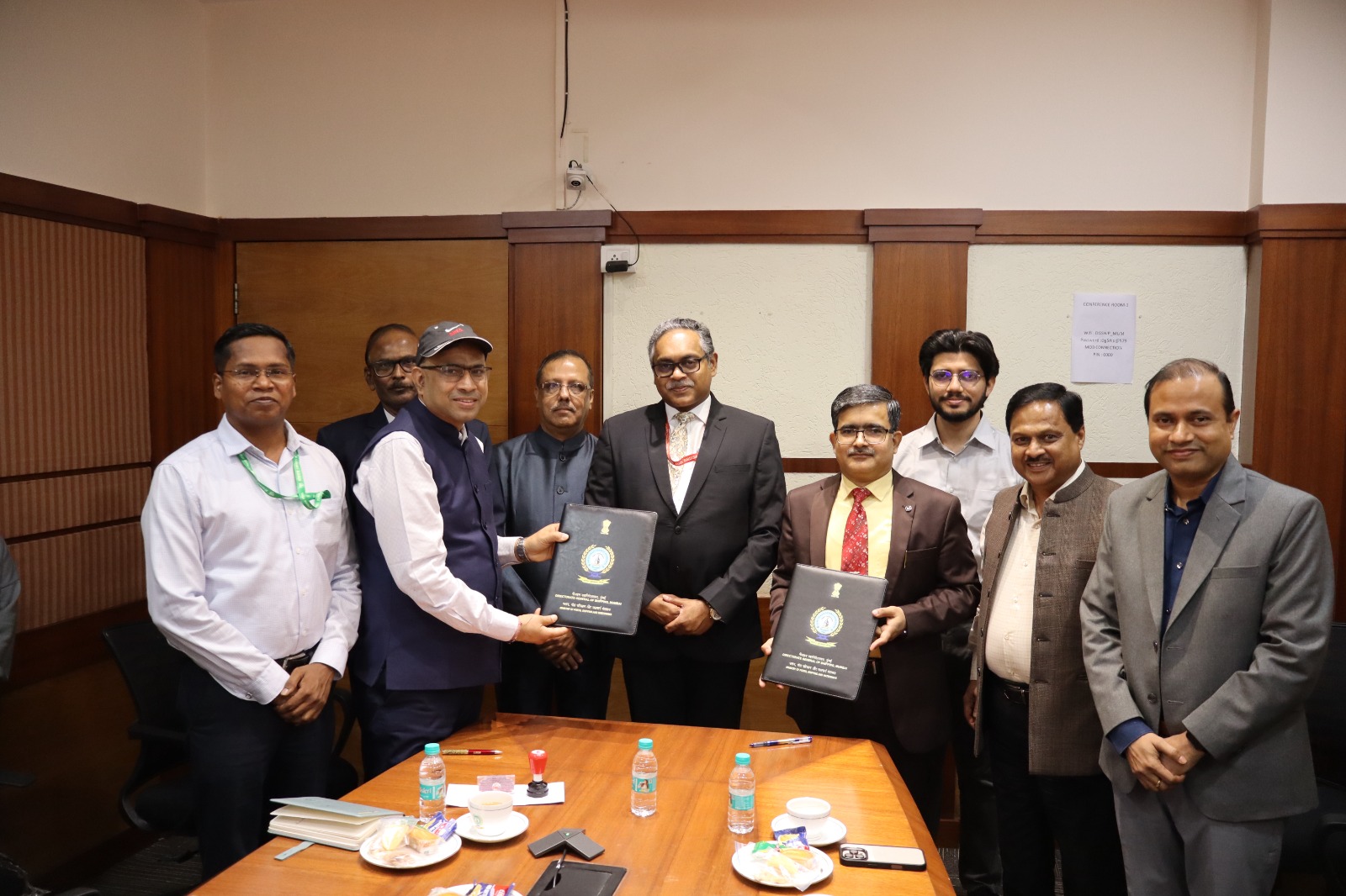 नौवहन महानिदेशालय (डीजी शिपिंग) ने भारतीय बंदरगाह रेल एवं रोपवे निगम लिमिटेड (आईपीआरसीएल) के साथ एक समझौता ज्ञापन पर हस्ताक्षर किए हैं।